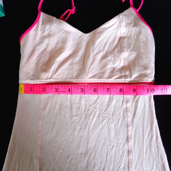 Lululemon light pink tanktop - Picture 5 of 9